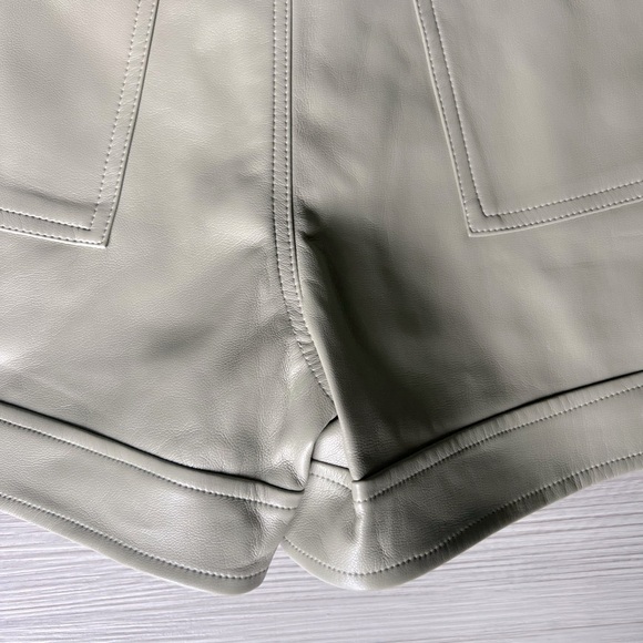 FRANCESCA'S kathy high rise vegan leather shorts size M NWT - Picture 16 of 16